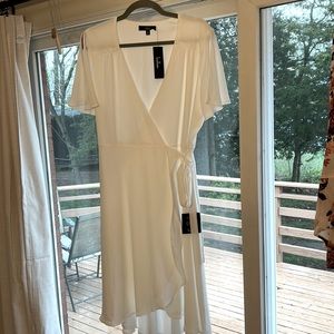White flutter sleeve wrap dress XL Lulu’s